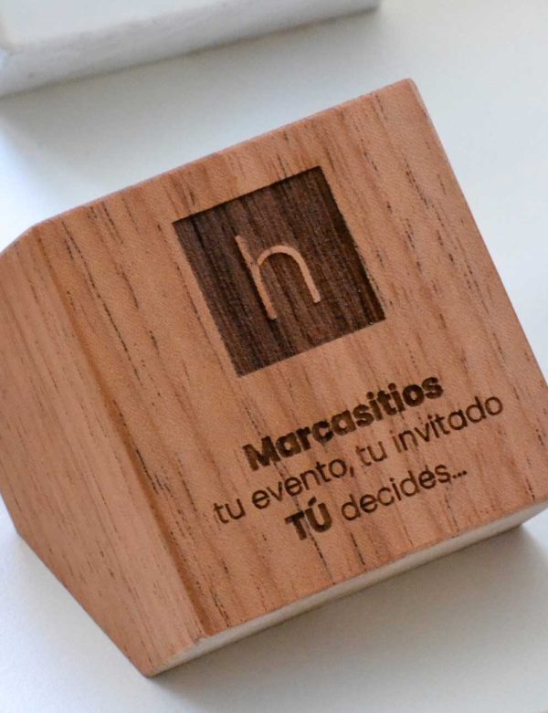 qr-grabado-en-madera-de-cedro-1