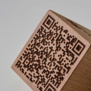 qr-grabado-en-madera-de-haya-3