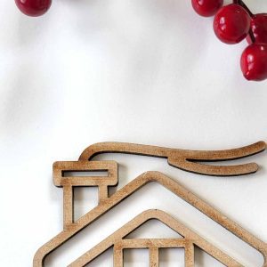 adorno-navidad-de-madera-forma-casa-navideña-2