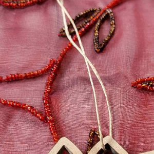 adorno-navidad-de-madera-forma-casa-navideña-3