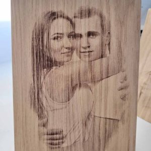 grabado-de-foto-en-madera-pareja-1