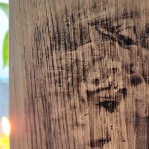 grabado-de-foto-en-madera-tallas-1