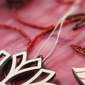 pack-3-adornos-navidad-colgantes-en-madera-modernos-4