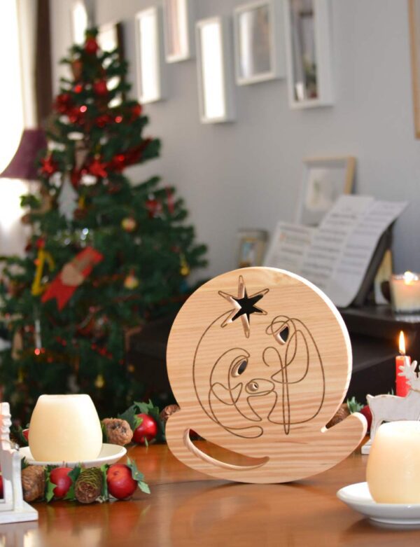 Belen-de-navidad-de-madera-con-grabado-moderno-1