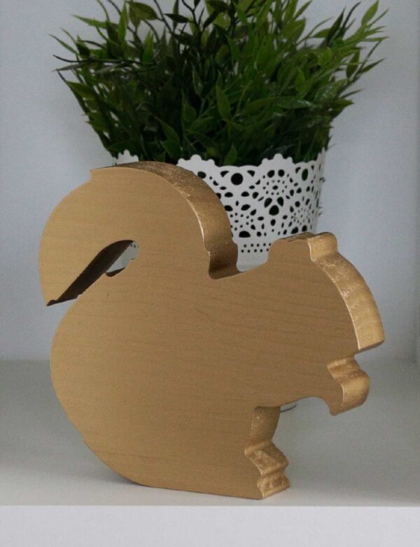 figura-de-ardilla-en-madera-1