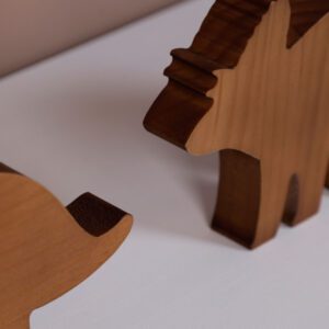 figura-de-dinosaurio-en-madera-2