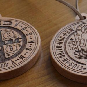 medalla-de-madera-de-san-benito-3