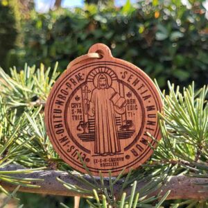 medalla-de-madera-de-san-benito-4