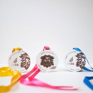 medalla-de-madera-lacado-blanco-1