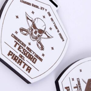 medalla-de-madera-lacado-blanco-4
