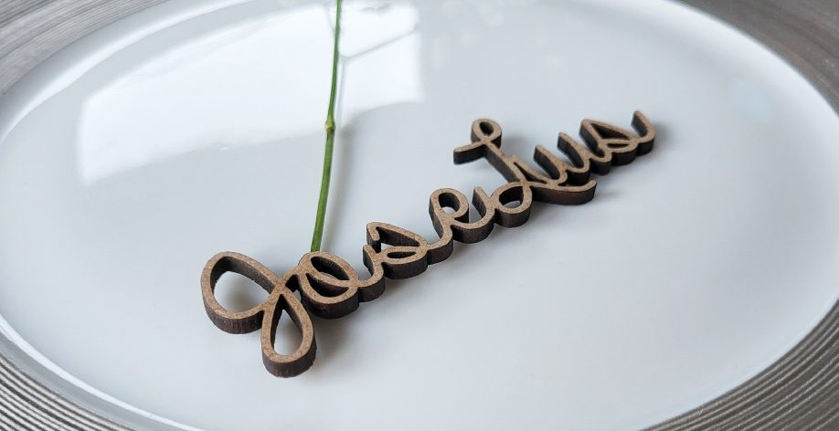 marcasitios de madera para regalar a los invitados a una boda