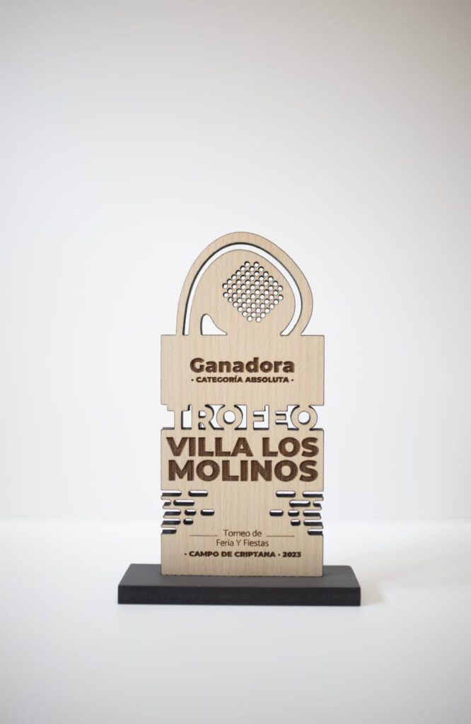 trofeo de madera artesanal para deporte
