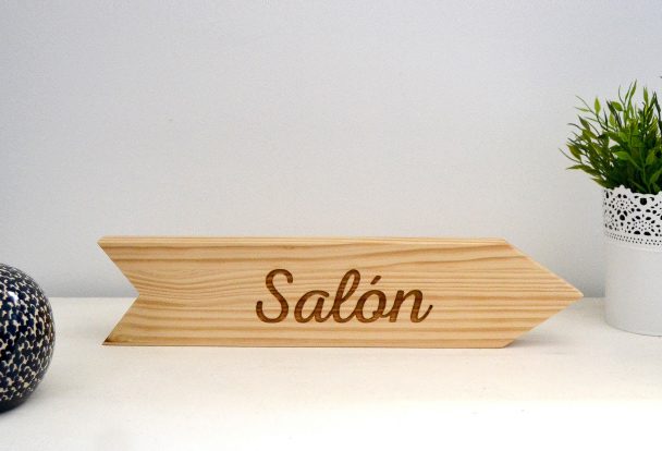 flecha de madera salón