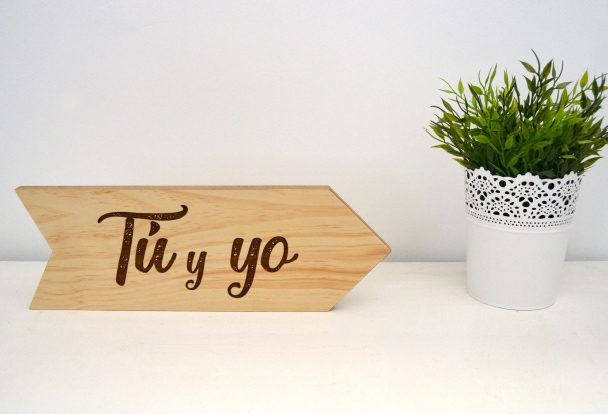 flecha de madera romántica