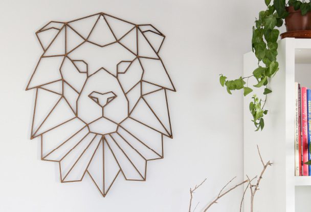 regalar un león geométrico de madera el día de los enamorados