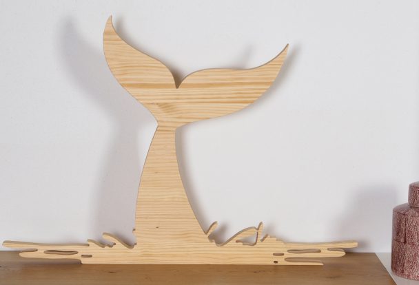 regalar cola de ballena de madera el día de los enamorados