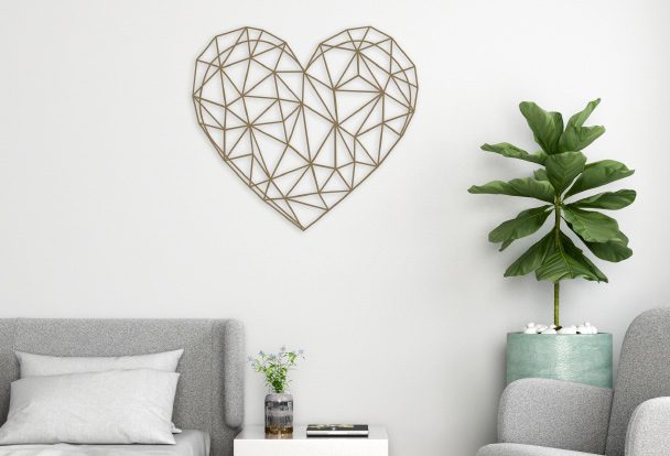 regalar un corazón colgante de madera para el día de los enamorados