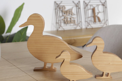 figuras de papá pato y sus patitos de madera