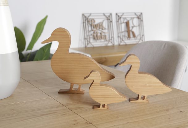 regalar figuras de patitos de madera el día de los enamorados