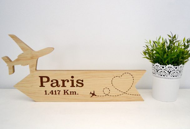 regalar una flecha de madera con un avión de madera el día de los enamorados