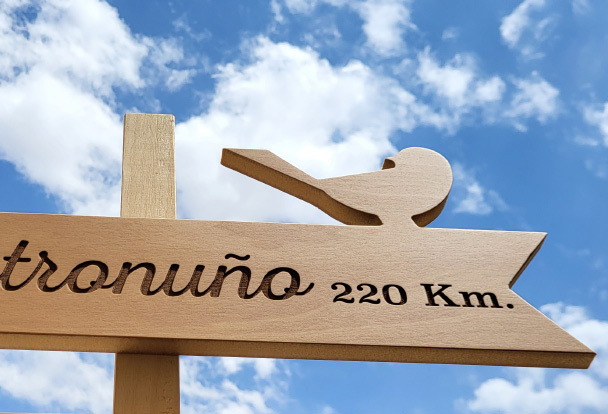 flecha de madera con pajarito de madera para regalar en navidad