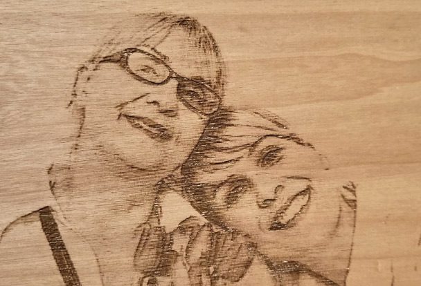 grabado de fotos en madera para regalar a tu abuela