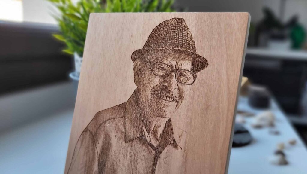 grabado de foto personalizado sobre madera