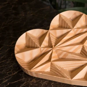 corazon-de-madera-tallado-bajorrelieve-2