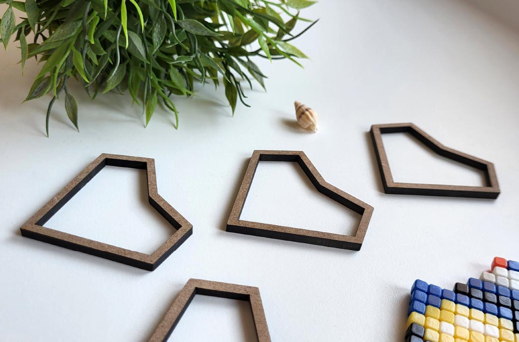 corazones colgantes de madera estilo minimal