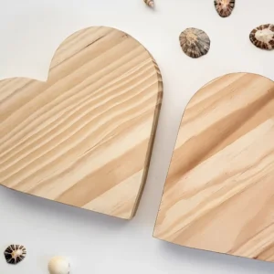 Corazones de madera grandes