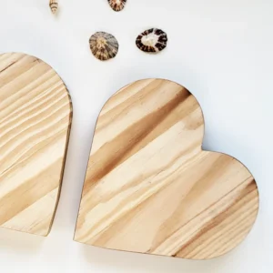 corazones de madera hechos a mano hecco