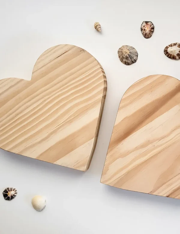 Corazones de madera grandes