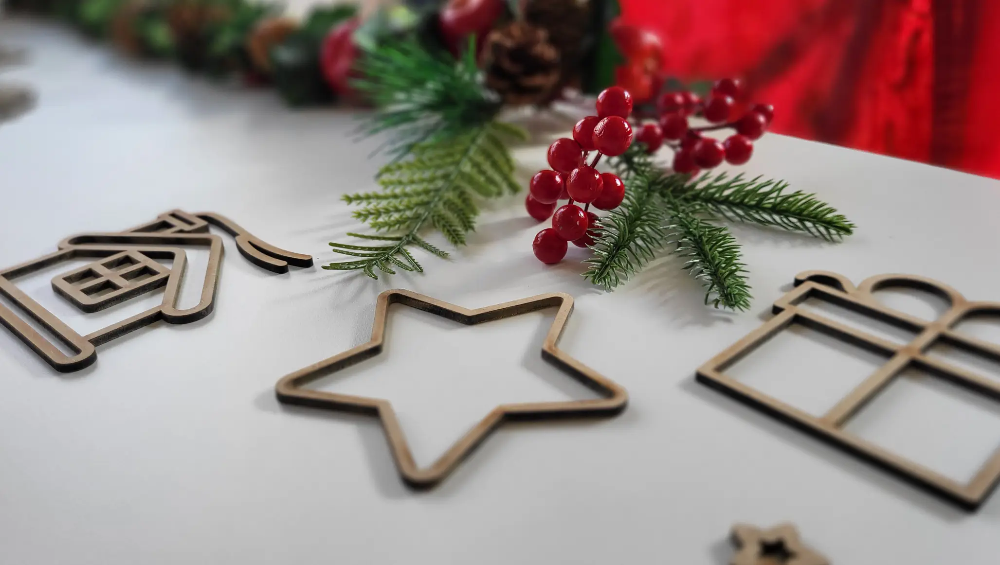 Regalos navideños de madera. Adornos colgantes de madera para navidad