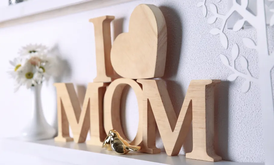 Letras y frases decorativas en madera en estilo rústico