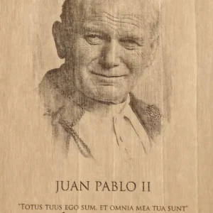 plano detalle de un grabado en madera de la imagen de Juan Pablo II
