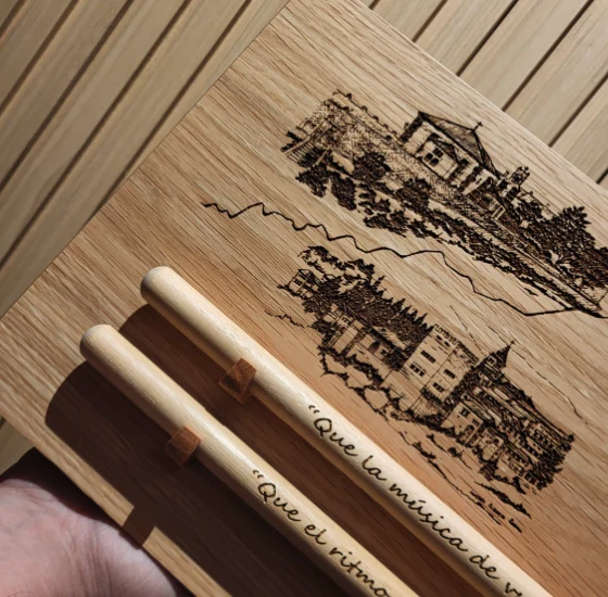 Regalo de boda personalizado en madera con grabado e inscripción